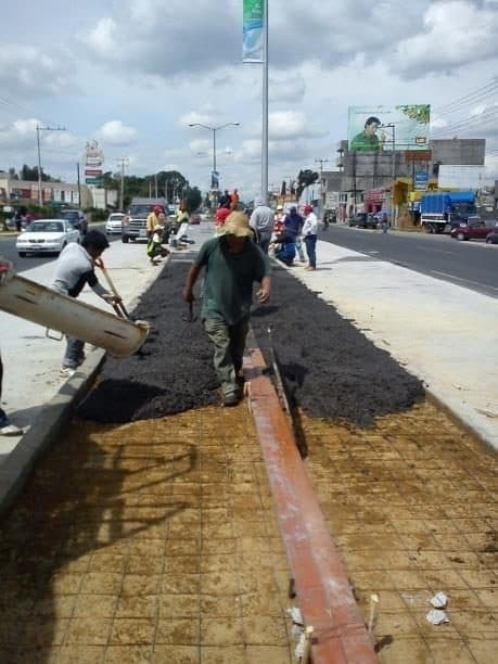 Paraderos de Metrobús junto a Catedral de Puebla